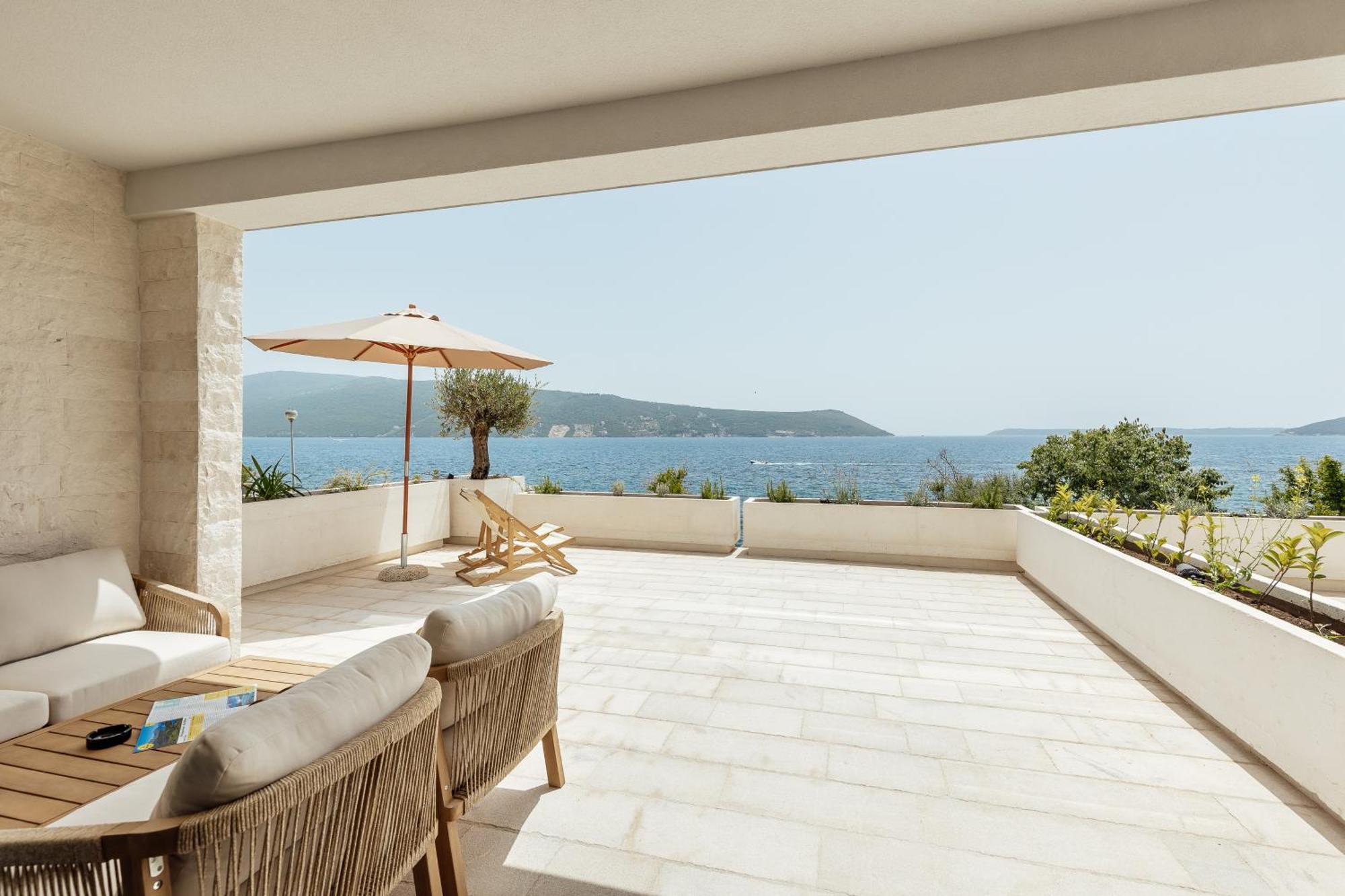 Savina Beachfront Oasis Herceg Novi Exterior foto