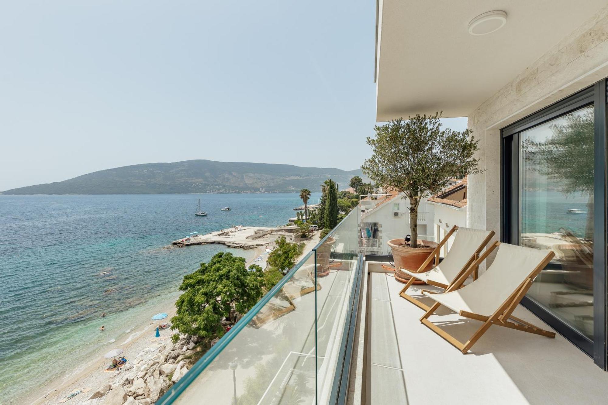 Savina Beachfront Oasis Herceg Novi Exterior foto