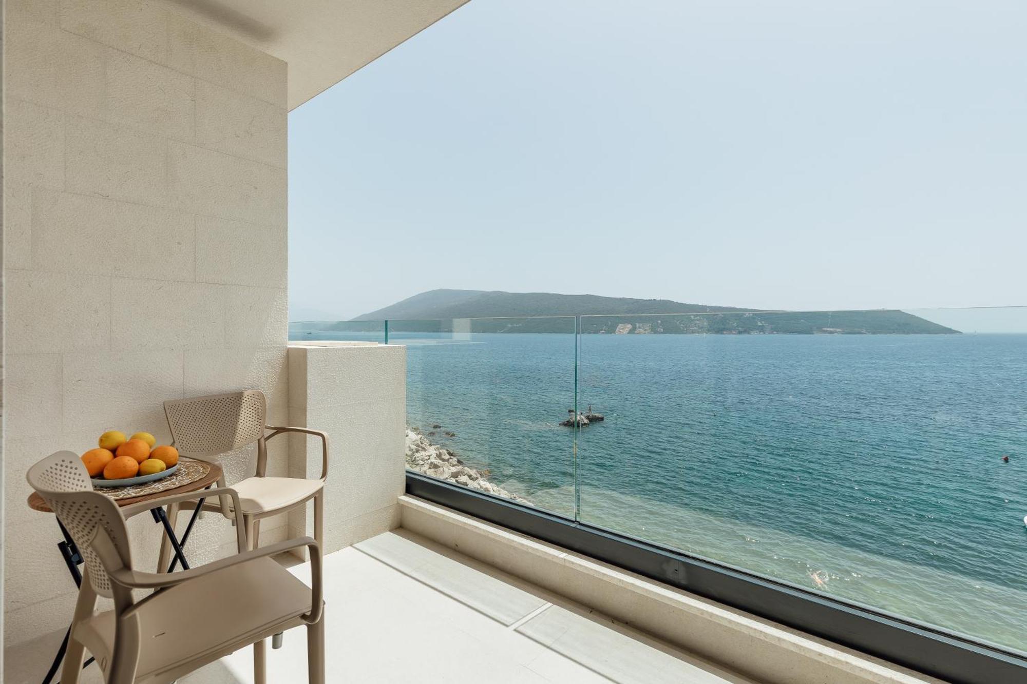 Savina Beachfront Oasis Herceg Novi Exterior foto