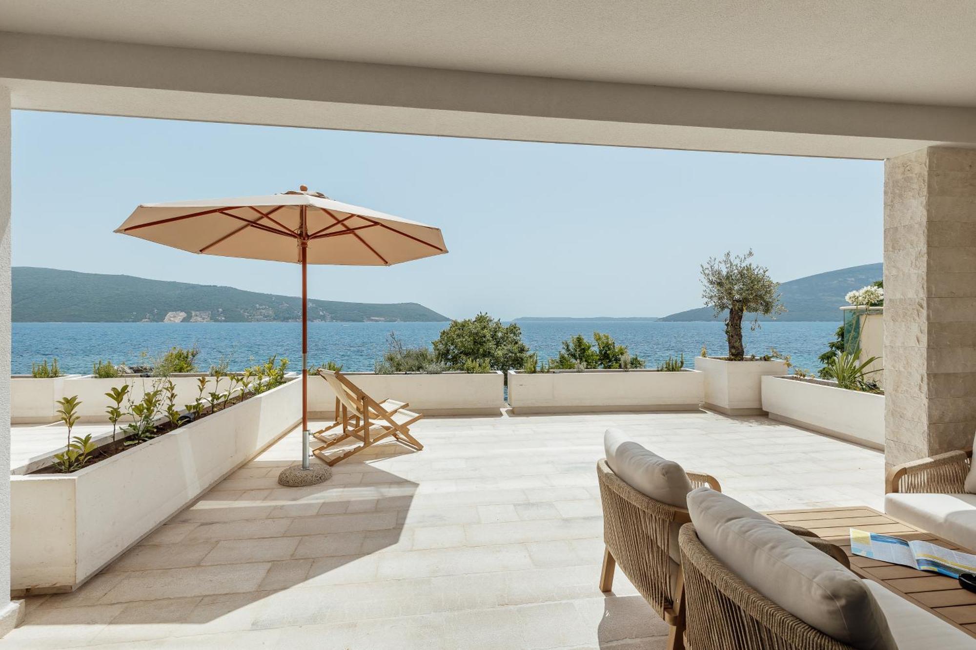 Savina Beachfront Oasis Herceg Novi Exterior foto